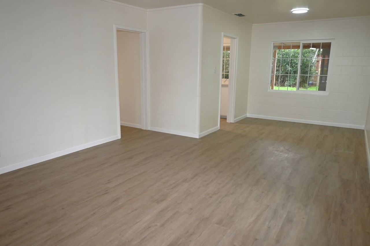 5206 61st St - Photo 4 of 21