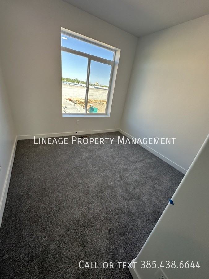 3559 S Lydia Ann Ln - Photo 3 of 24