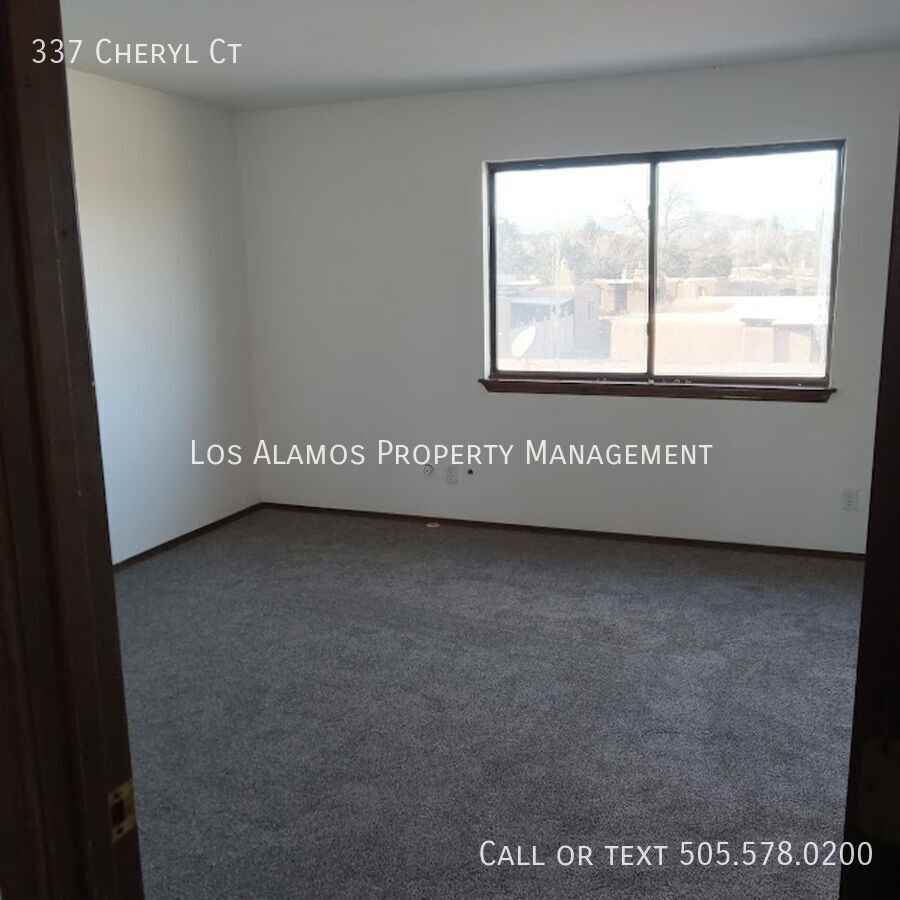 337 Cheryl Ct - Photo 3 of 8