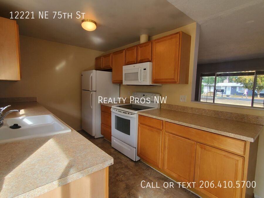 12221 Ne 75th St - Photo 3 of 14