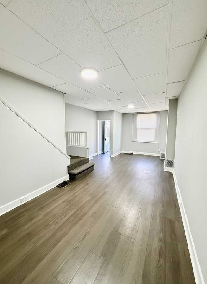 252 E Cambria St - Photo 4 of 18