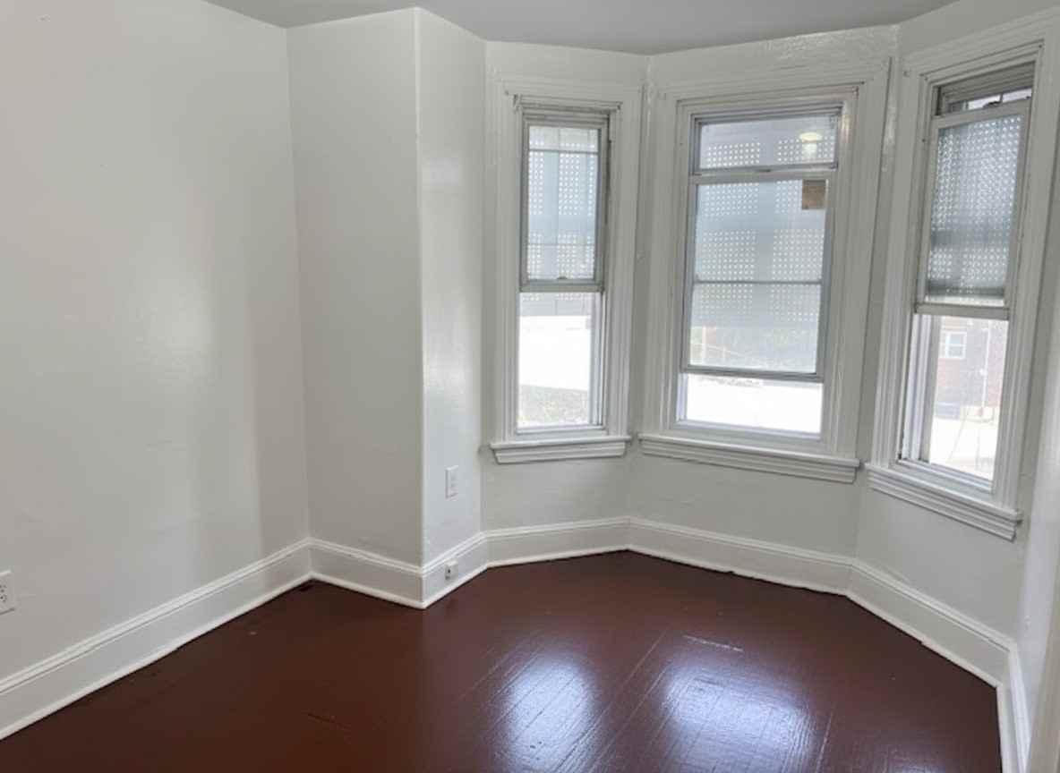 1756 W Juniata St - Photo 4 of 9