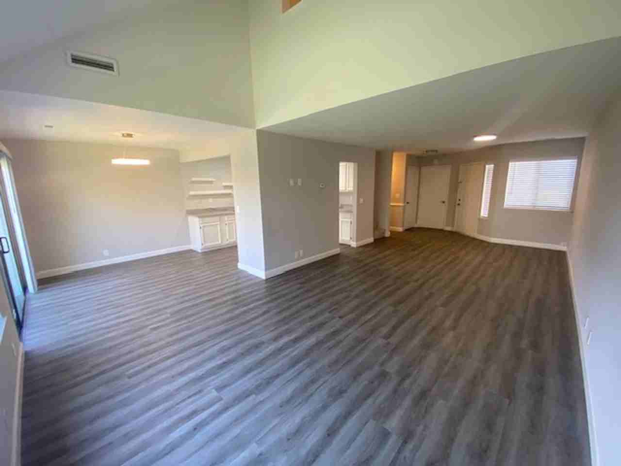 434 Creekside Ln - Photo 3 of 18