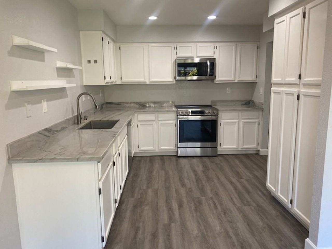 434 Creekside Ln - Photo 5 of 18