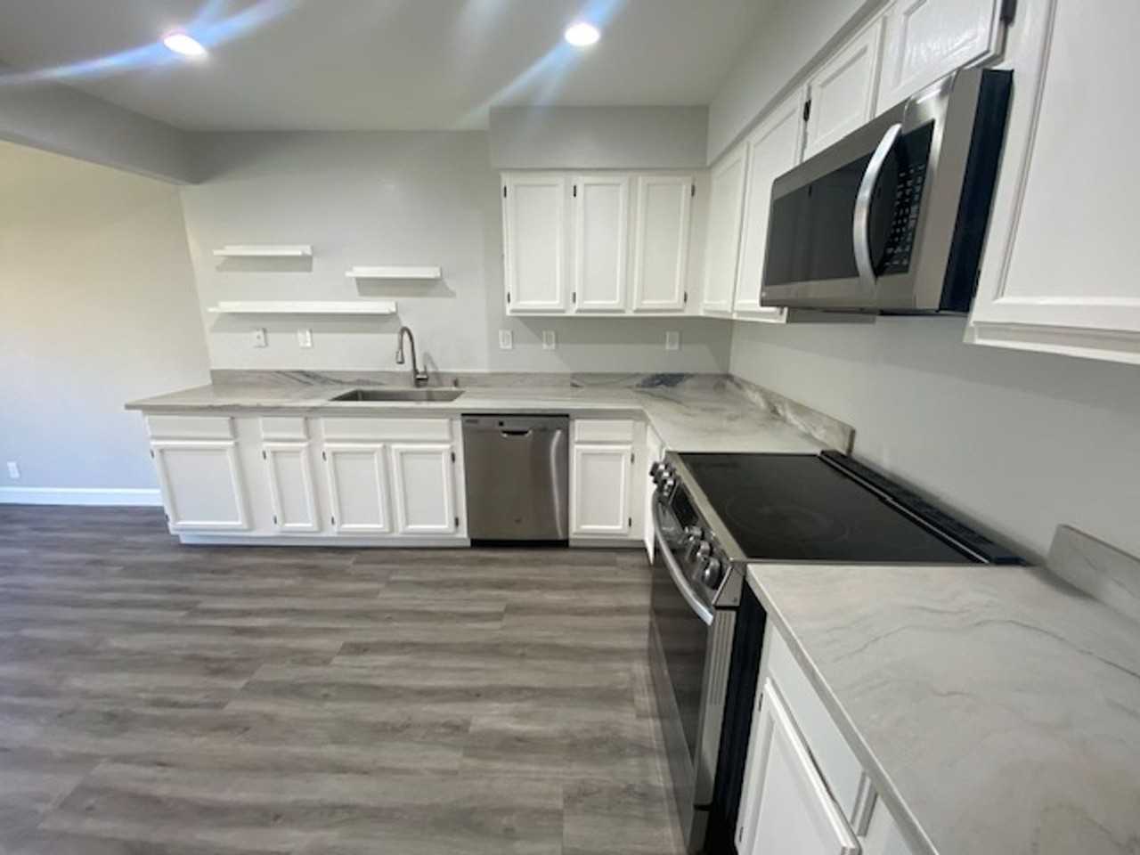 434 Creekside Ln - Photo 6 of 18