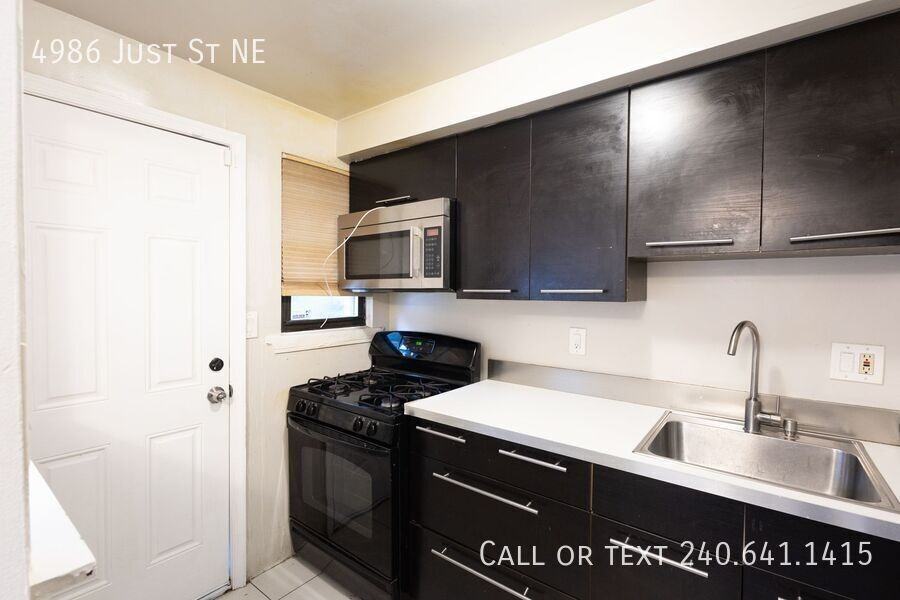 4986 Just St Ne - Photo 3 of 16