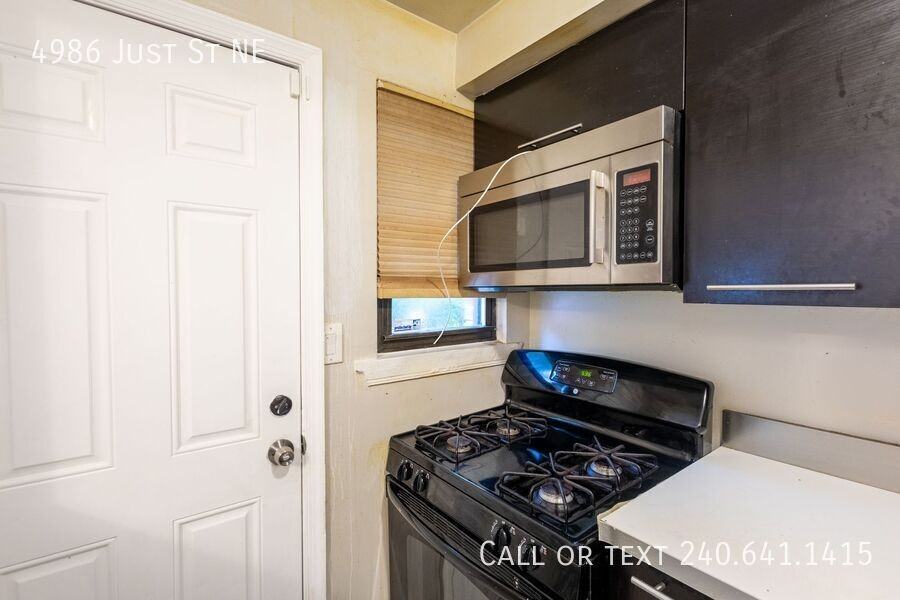 4986 Just St Ne - Photo 4 of 16