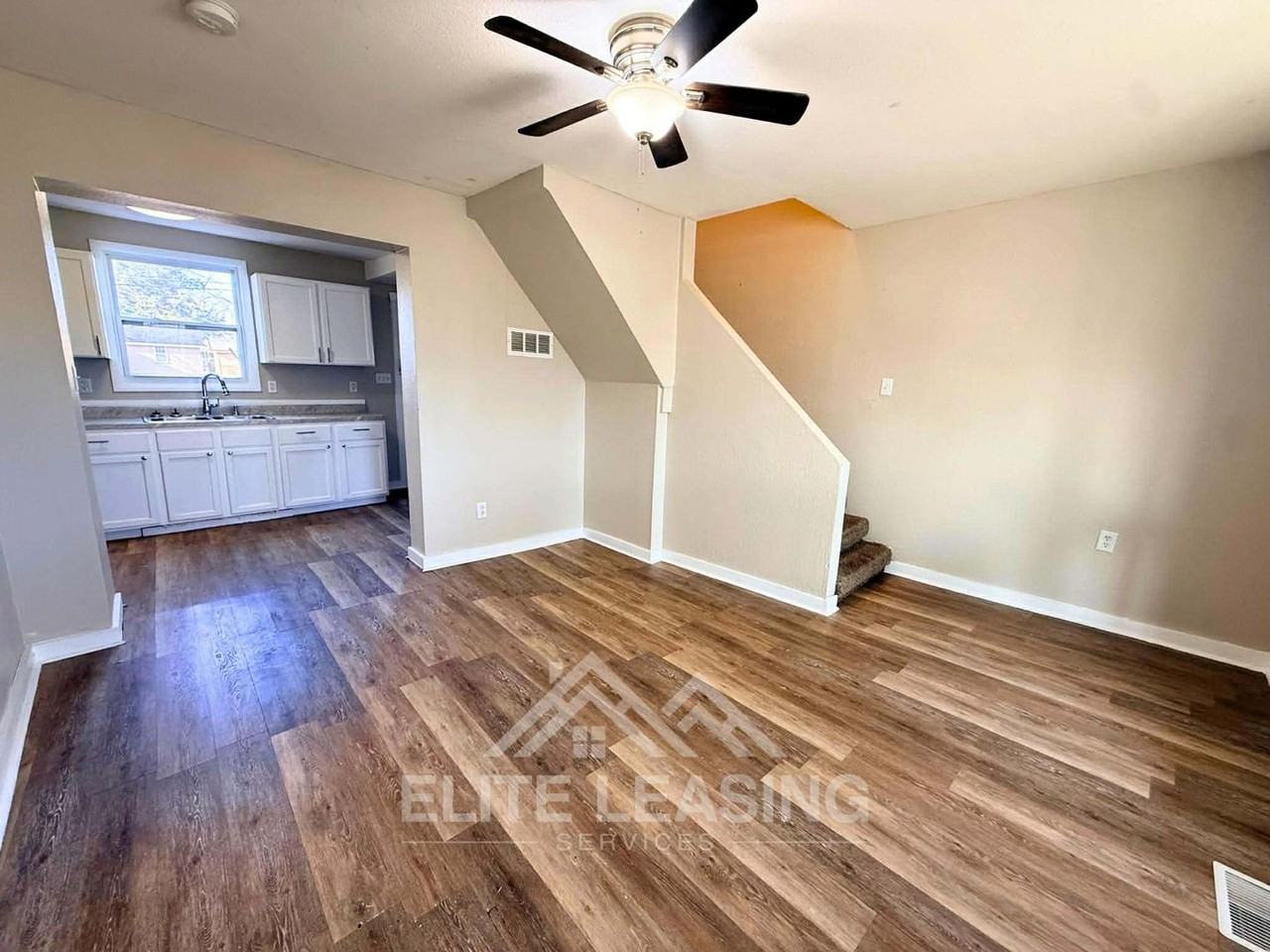 1027 Sw Woodward Ave - Photo 2 of 8