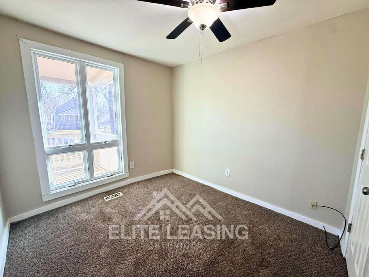 1027 Sw Woodward Ave - Photo 4 of 8