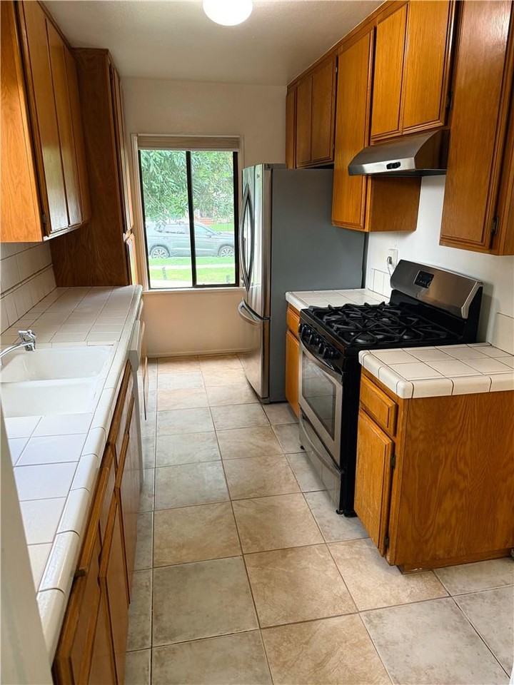 18424 Calvert St #NA - Photo 3 of 20