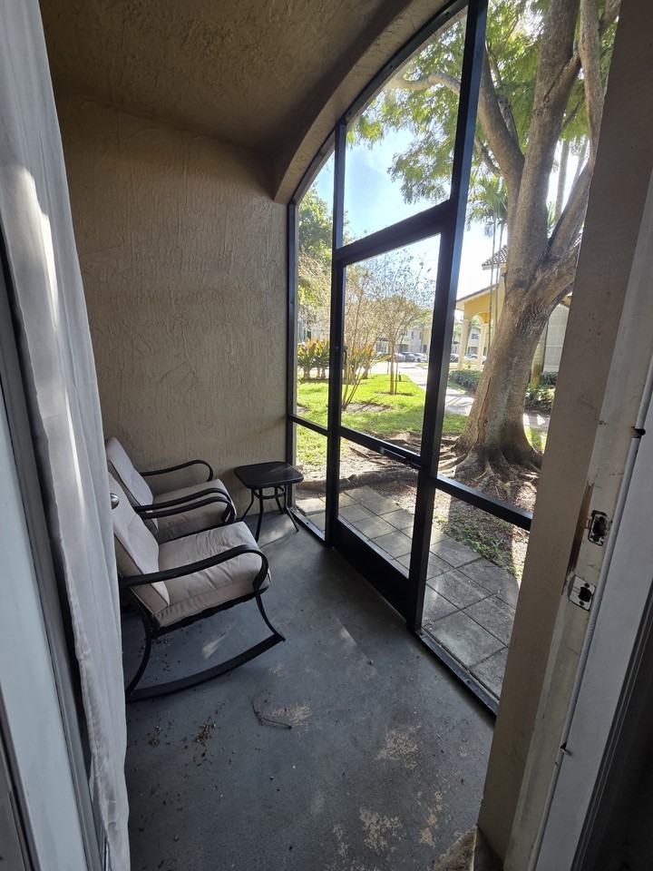 6036 Sw 19th Ct #6036 - Photo 5 of 11