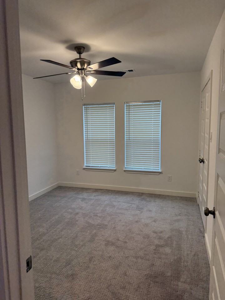 1019 E Waco Ave #NA - Photo 4 of 14