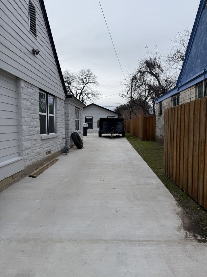 1019 E Waco Ave #NA - Photo 5 of 14