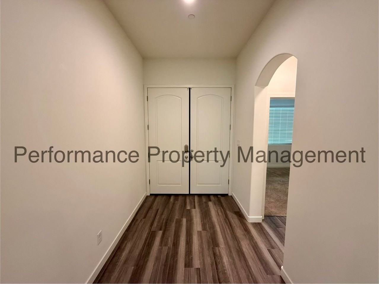 11701 Hollybrook Ln - Photo 2 of 26