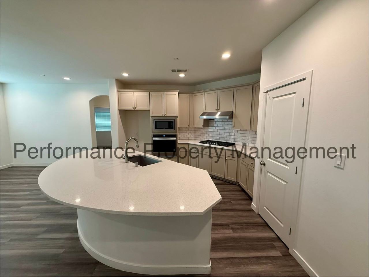 11701 Hollybrook Ln - Photo 4 of 26