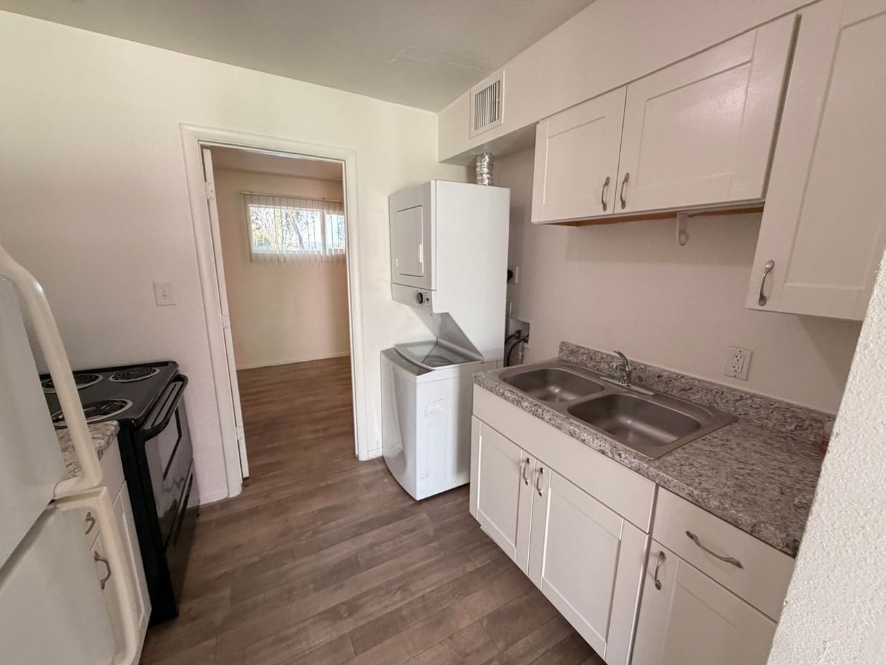 Glenn Isle - Photo 5 of 9