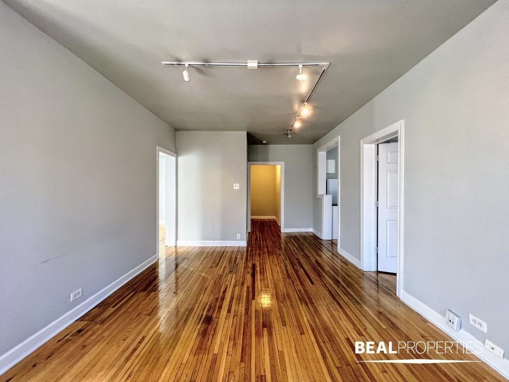 3728 N Pine Grove Ave - Photo 2 of 10