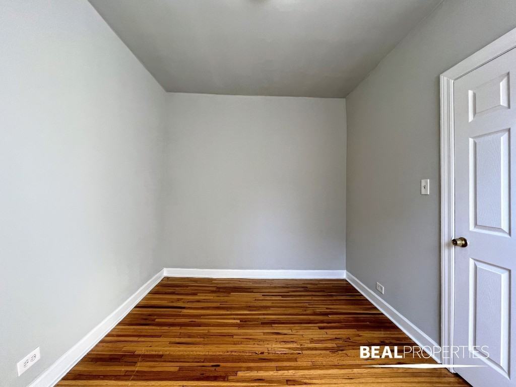 3728 N Pine Grove Ave - Photo 5 of 10