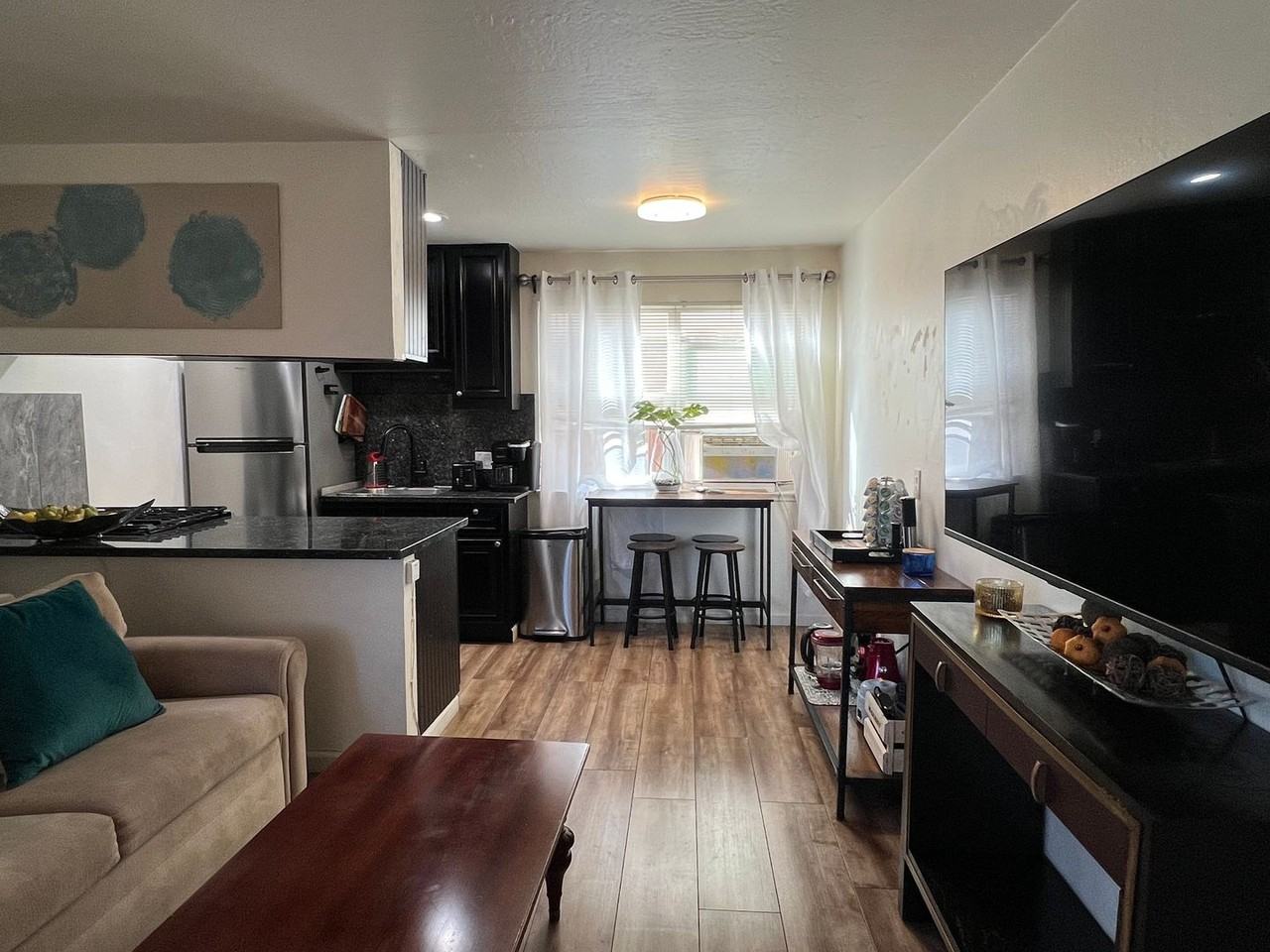 2345 Sutter Ave - Photo 3 of 12