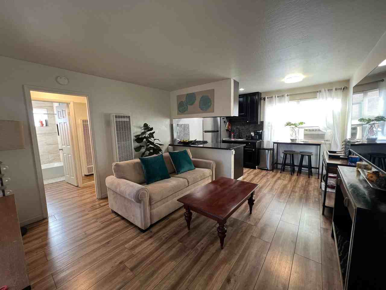 2345 Sutter Ave - Photo 4 of 12