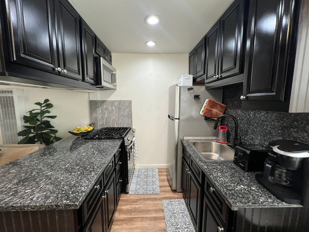 2345 Sutter Ave - Photo 5 of 12