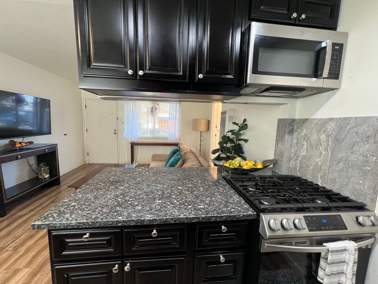 2345 Sutter Ave - Photo 6 of 12