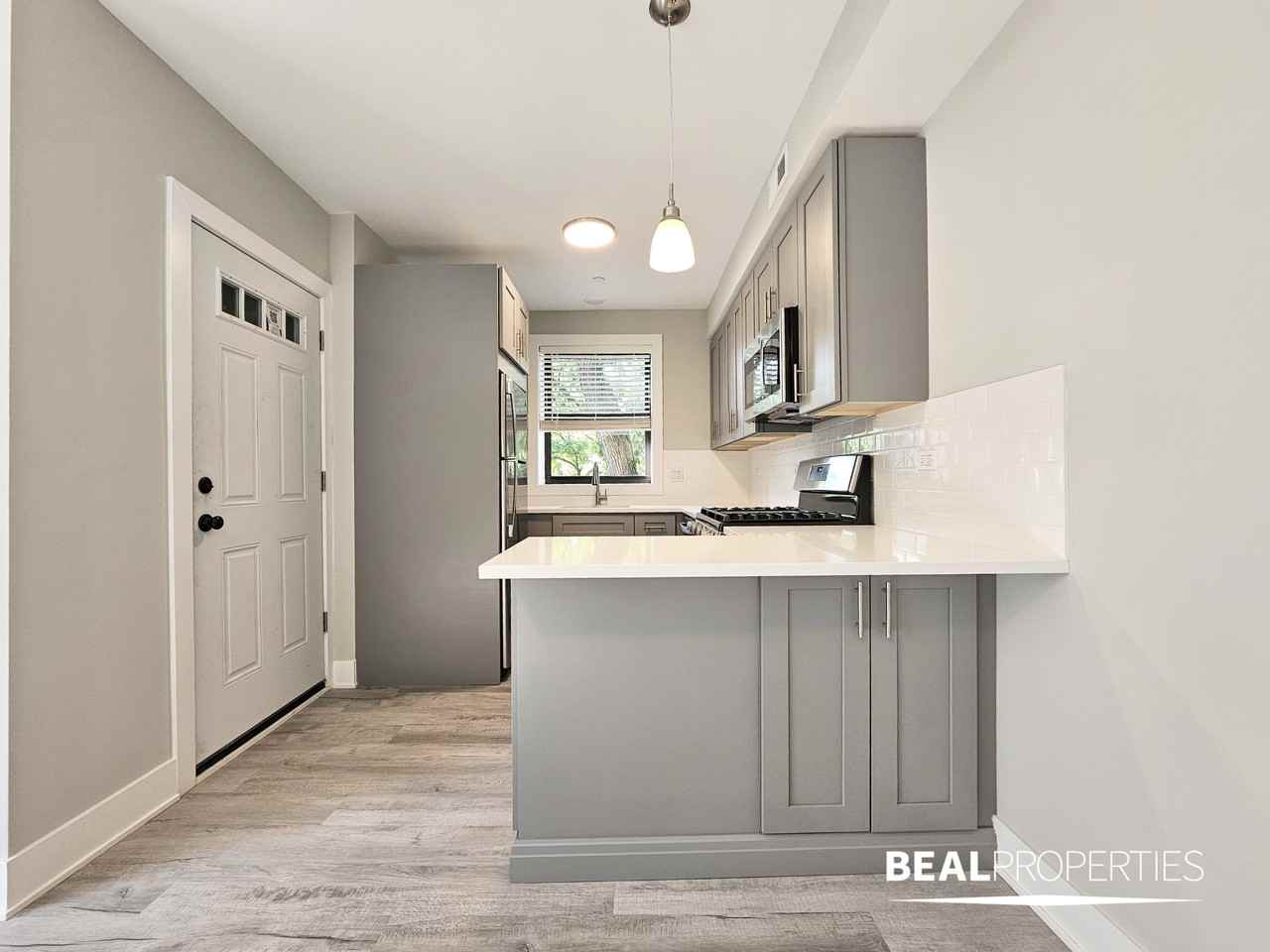 1135 Oak Ave #W - Photo 3 of 16