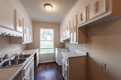 63 Carolane Dr #L - Photo 3 of 10