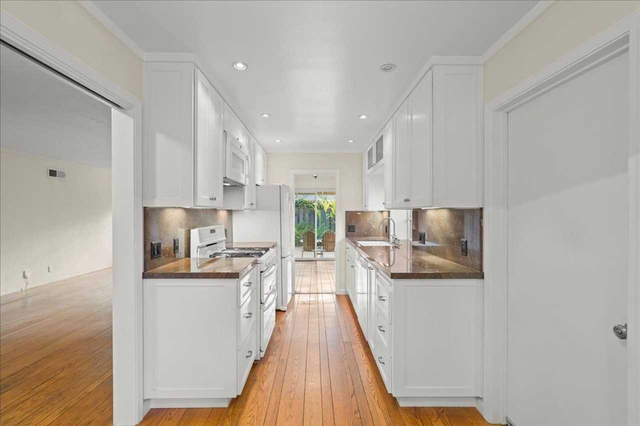 1502 Fordham Way - Photo 3 of 14