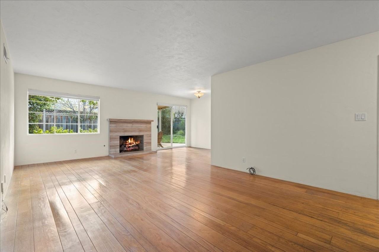 1502 Fordham Way - Photo 6 of 14