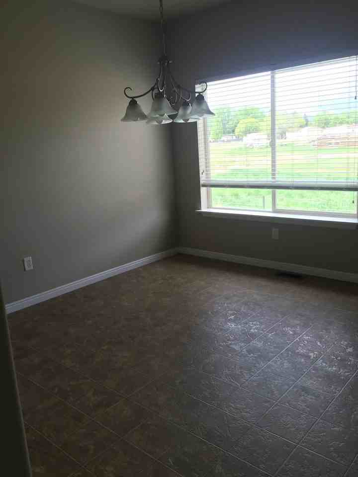 1562 W 300 S - Photo 4 of 10