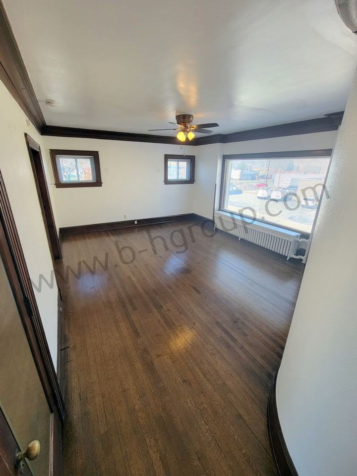 811 60th St - Photo 3 of 30