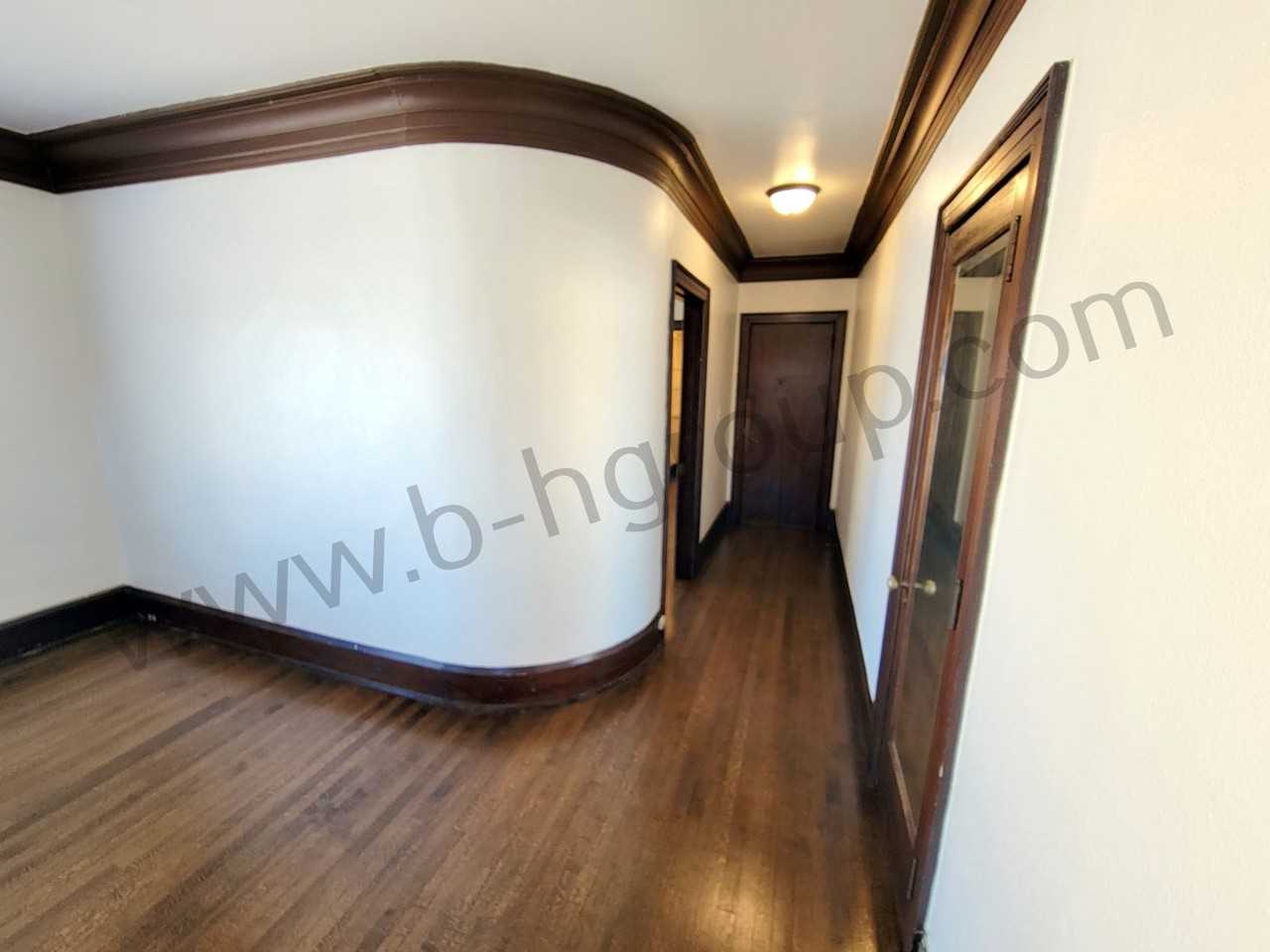 811 60th St - Photo 4 of 30