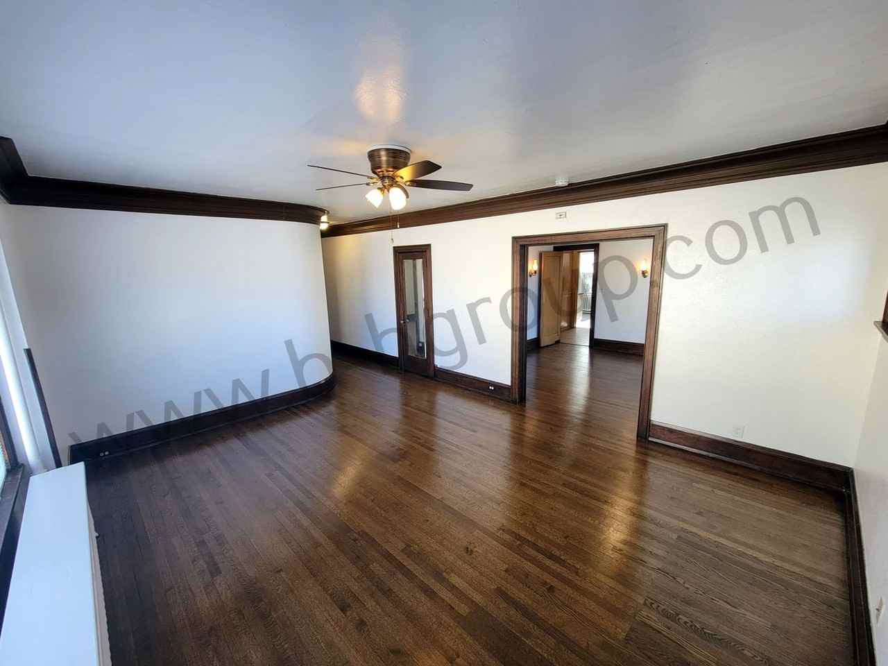 811 60th St - Photo 5 of 30