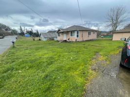 featured image of 966 Ne Walnut St