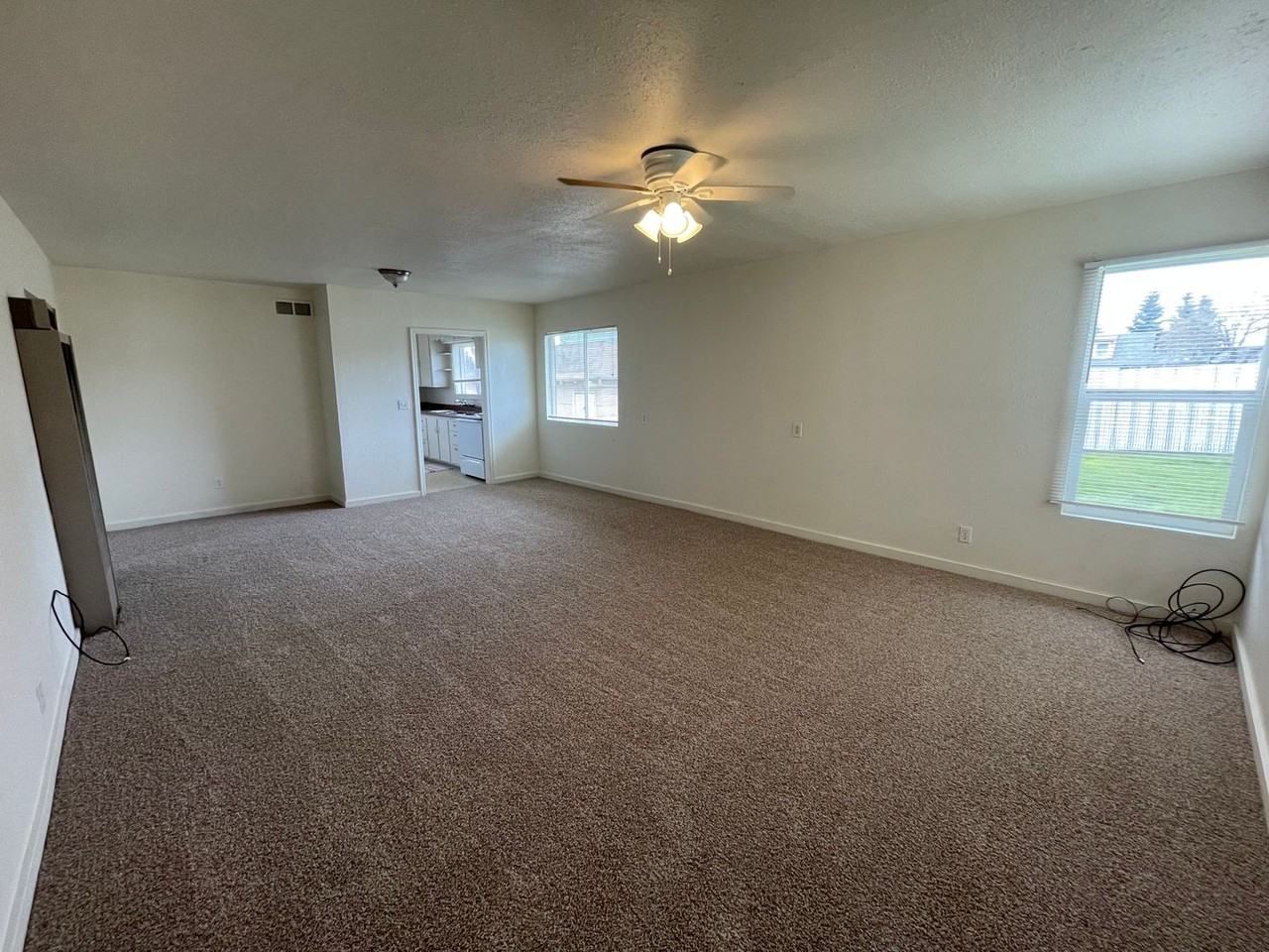 966 Ne Walnut St - Photo 2 of 6