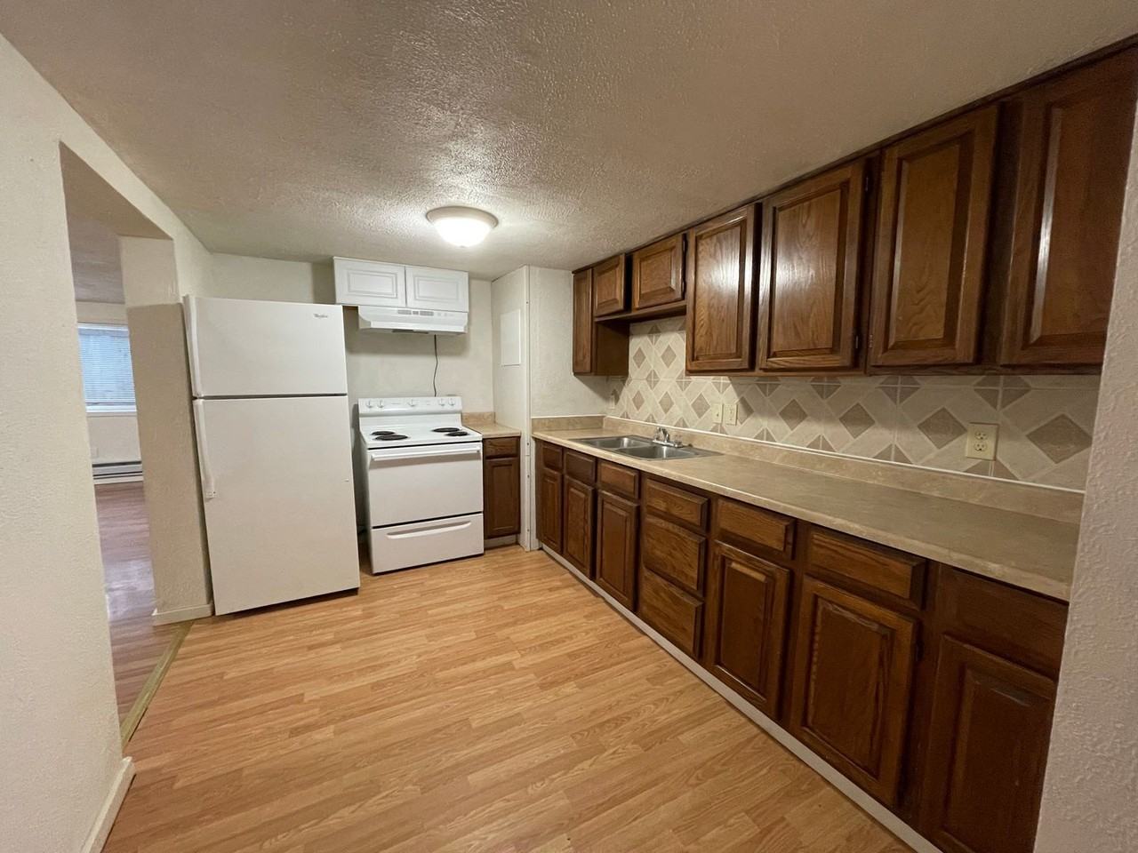 387 Se Darrell Ave - Photo 4 of 9