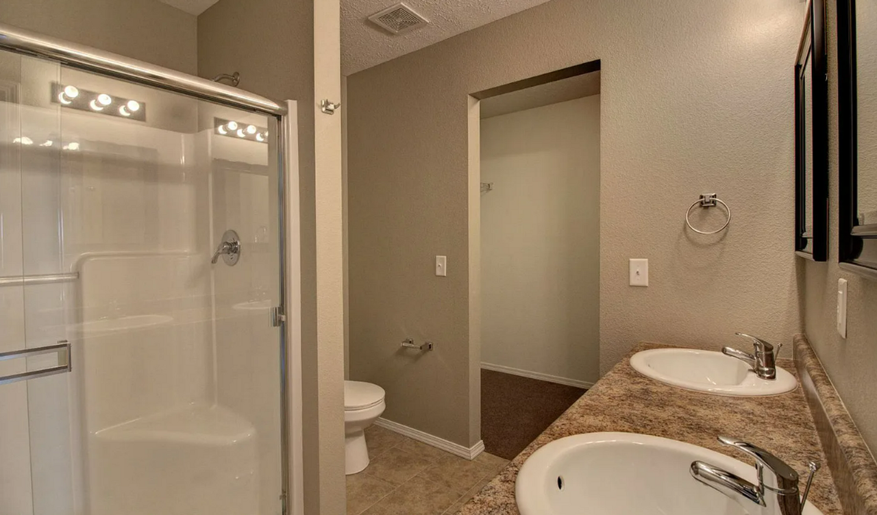 1704 N Hoover Dr - Photo 4 of 12