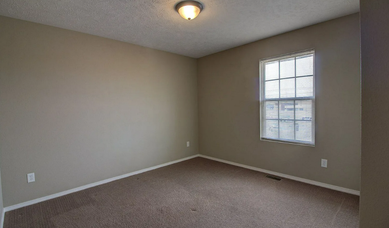 1704 N Hoover Dr - Photo 6 of 12