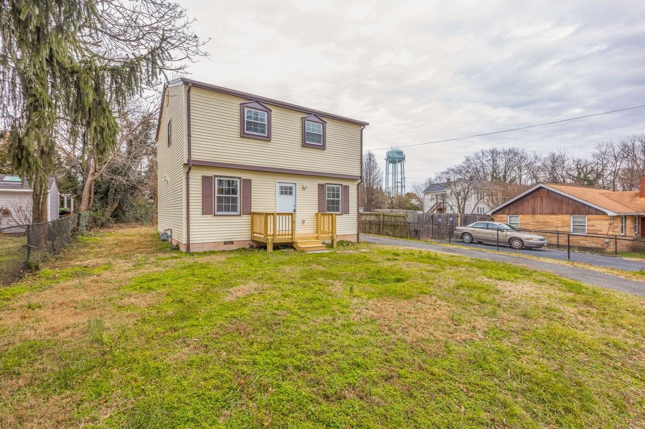 9202 Douglas St - Photo 2 of 30