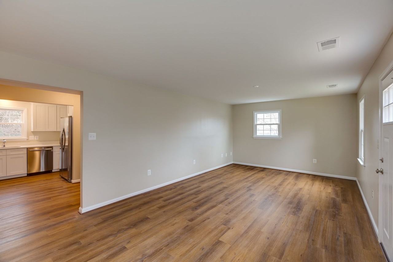 9202 Douglas St - Photo 4 of 30