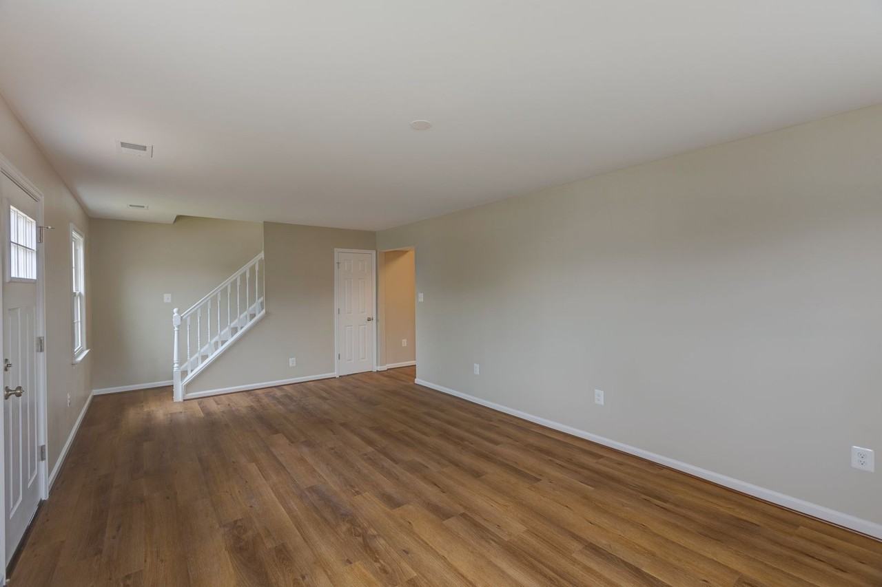 9202 Douglas St - Photo 6 of 30