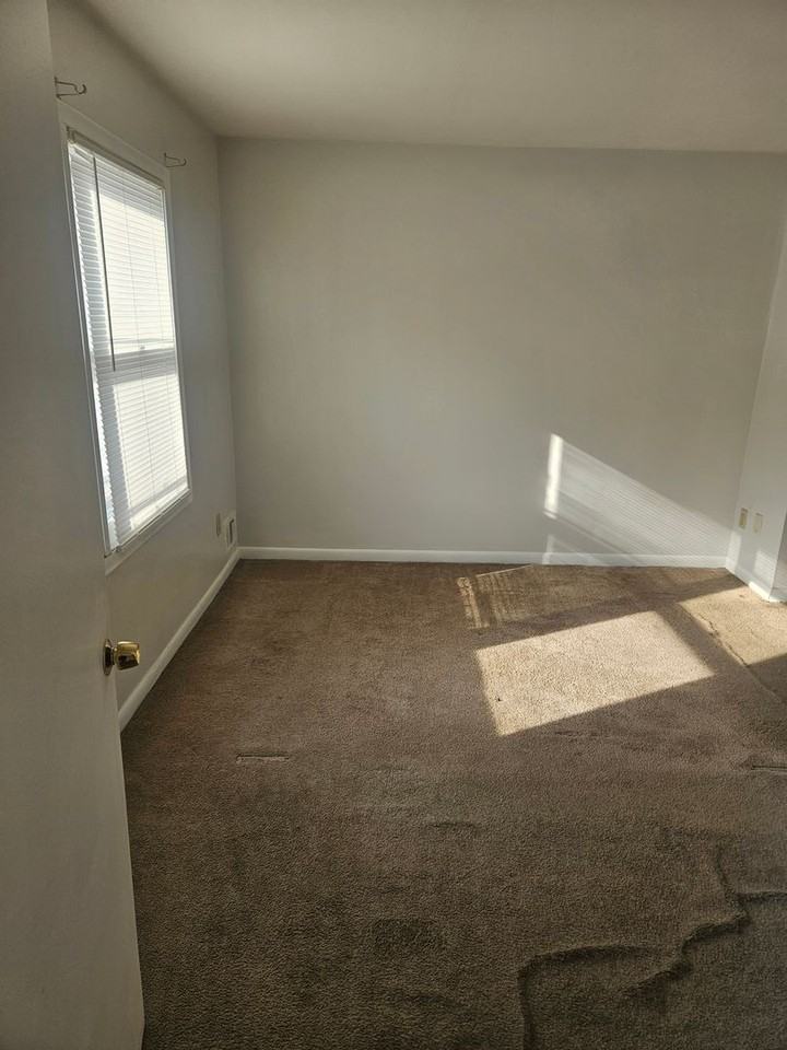 19646 Fleetwood Dr - Photo 3 of 10