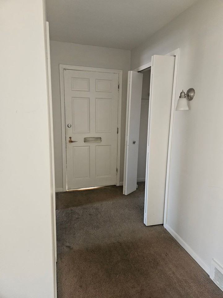 19646 Fleetwood Dr - Photo 4 of 10