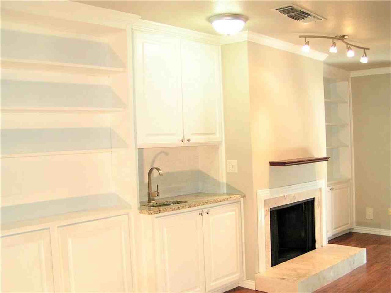 6627 Valleyside Rd - Photo 3 of 32