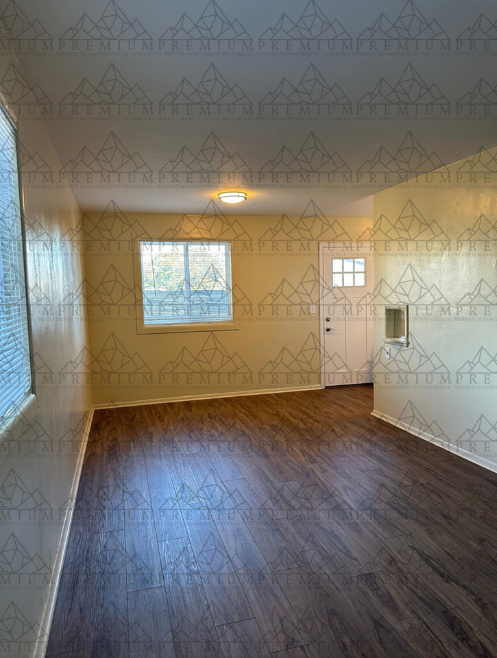 Court Royal Apartments - Photo 2 of 12