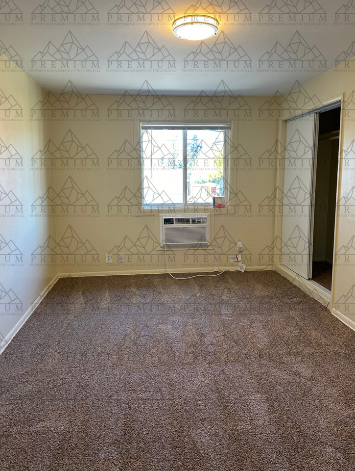 Court Royal Apartments - Photo 5 of 12