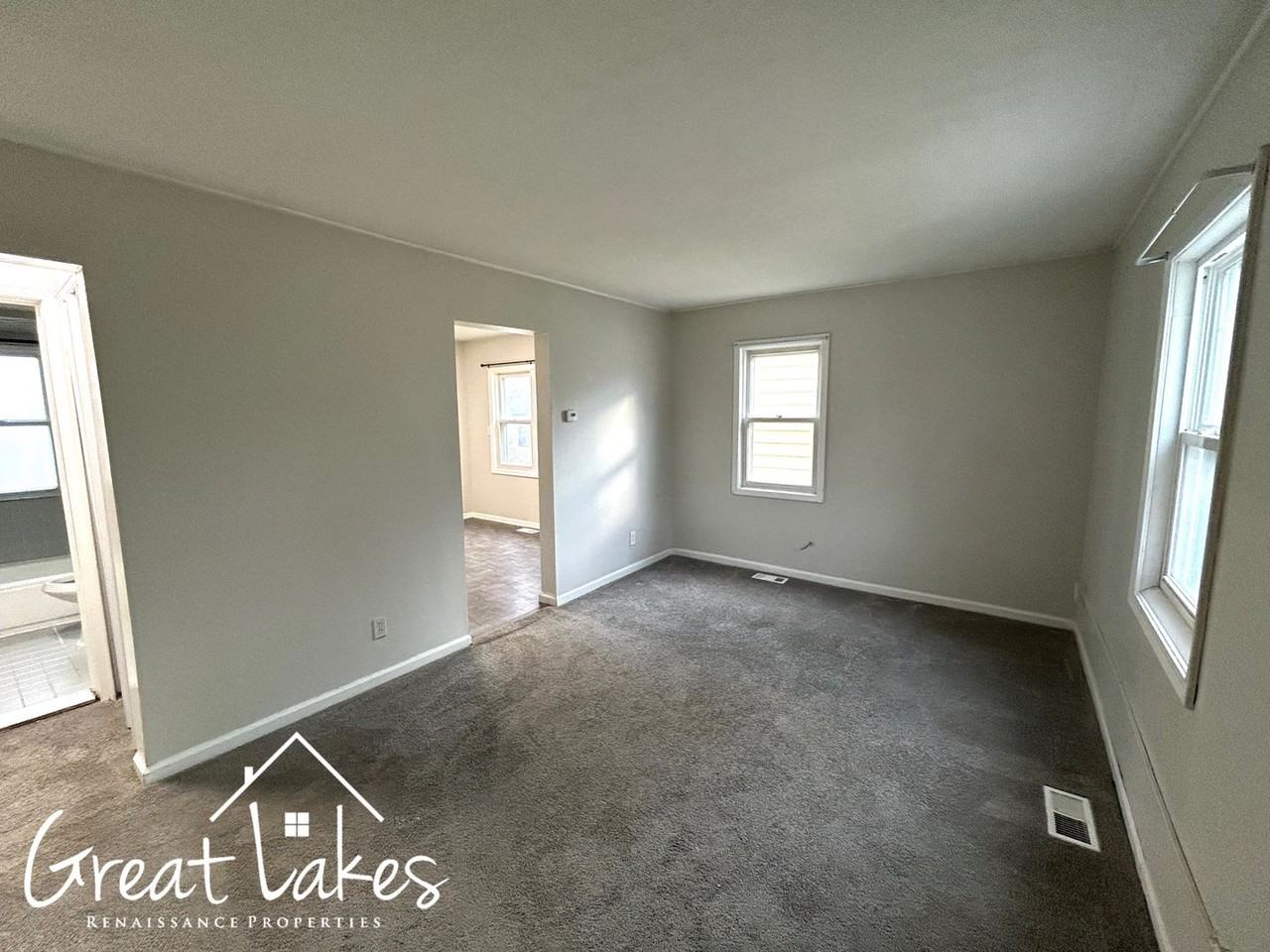 24526 Brittany Ave - Photo 6 of 11