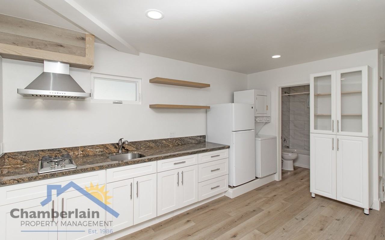 1515 Higgins St #2 - Photo 2 of 15