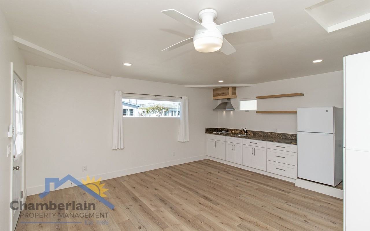 1515 Higgins St #2 - Photo 5 of 15